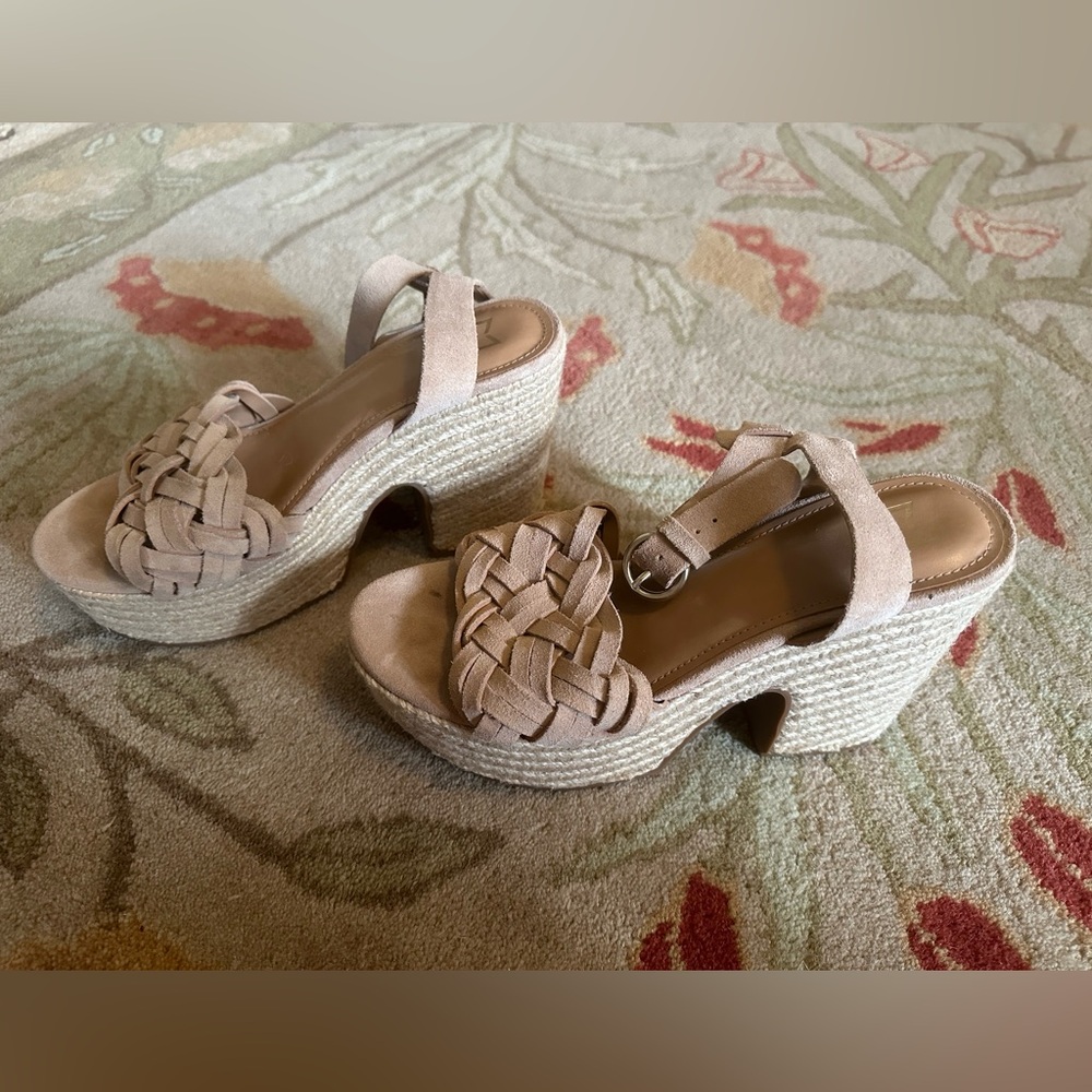 Excellent condition Marc Fisher sandals